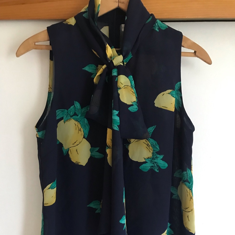 NY&CO Eva Mendez Lemon bow sleeveless blouse